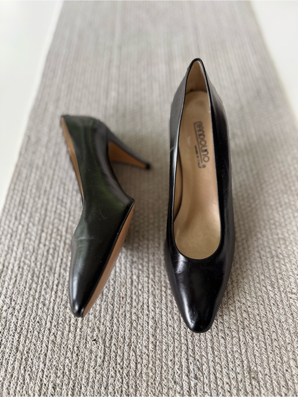 Vintage Bandolino Black Leather Pointed Toe Stiletto Heels Sz 9.5 Made in Italy